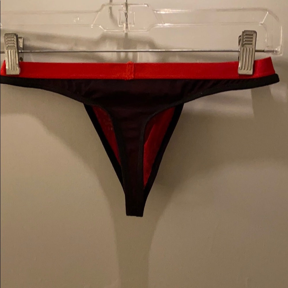 Red/black mesh thong - Picture 2 of 2